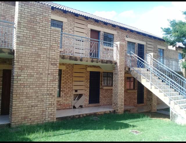 2 BEDROOM TOWNHOUSE FOR SALE IN KARENPARK